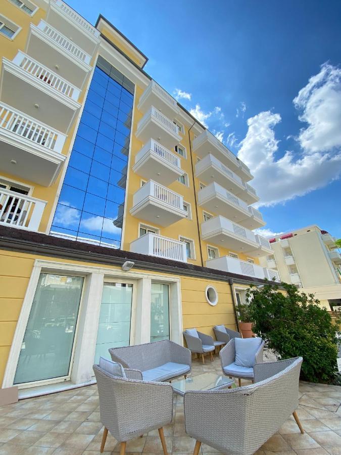 Residence T2 Римини Экстерьер фото