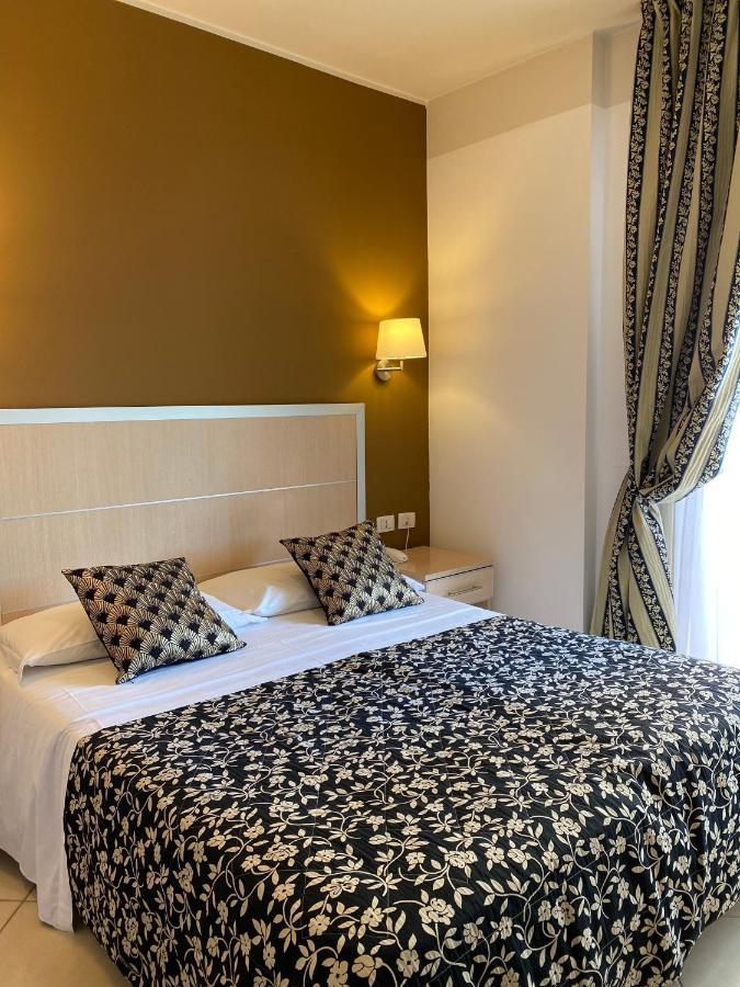 Residence T2 Римини Экстерьер фото