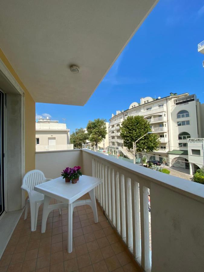 Residence T2 Римини Экстерьер фото